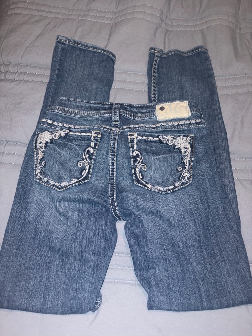 Silver Jeans Women’s Blue Bootcut Jeans with White Embroidered Pockets
